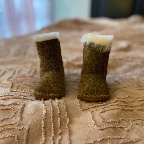 Cheetah Print Ugg Boots | Size 2/3 - Picture 2 of 3